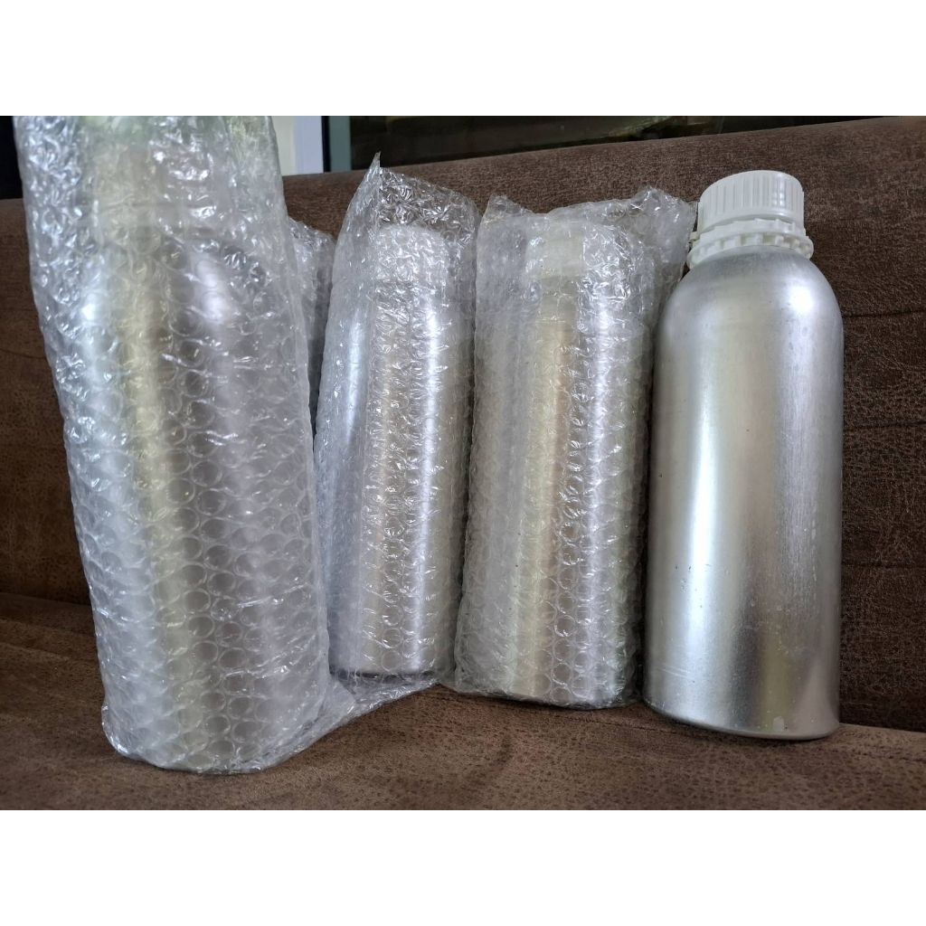 ขวดอลูมิเนียมมือสอง 1000 ml ยังไม่ได้ล้างทำความสะอาด เป็นขวดที่ใส่น้ำหอมมาจากโรงงาน โปรดอ่านรายละเอี