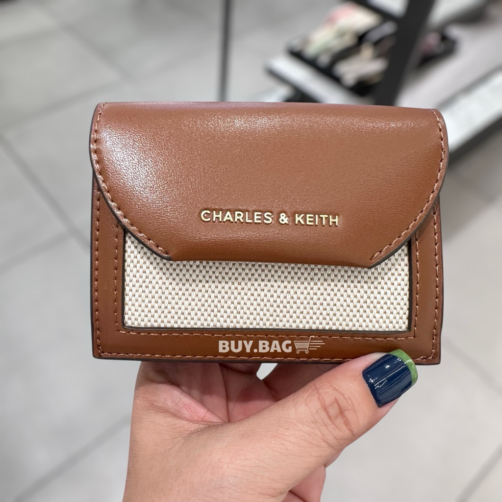 CHARLES & KEITH กระเป๋าสตางค์ใบสั้น