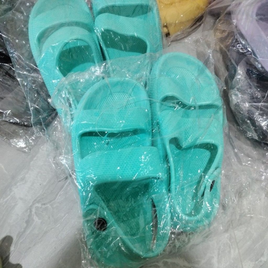 รองเท้างานขึ้นห้างรุ่นรัดส้น
