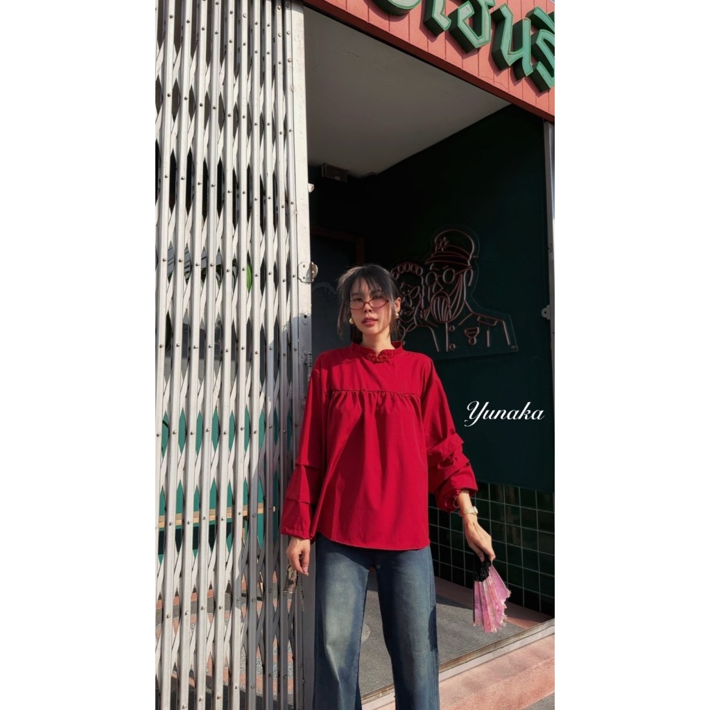 เสื้อคอตั้งแต่งกระดุมจีน แขนยาวทรงปล่อยๆ ดีเทลช่วงแขนตีเกล็ดเพิ่มความพองๆ เสื้อใส่ตรุษจีน yunaka - รูปที่ 2