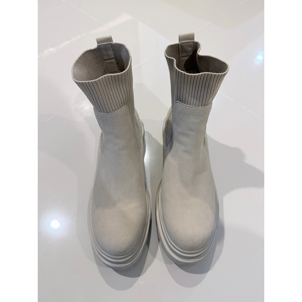 GU (จียู) Ribbed Knitted Sock Boots - รองเท้าบูทผ้าถัก ทรงสวย ใส่สบาย (มือสองสภาพนางฟ้า)