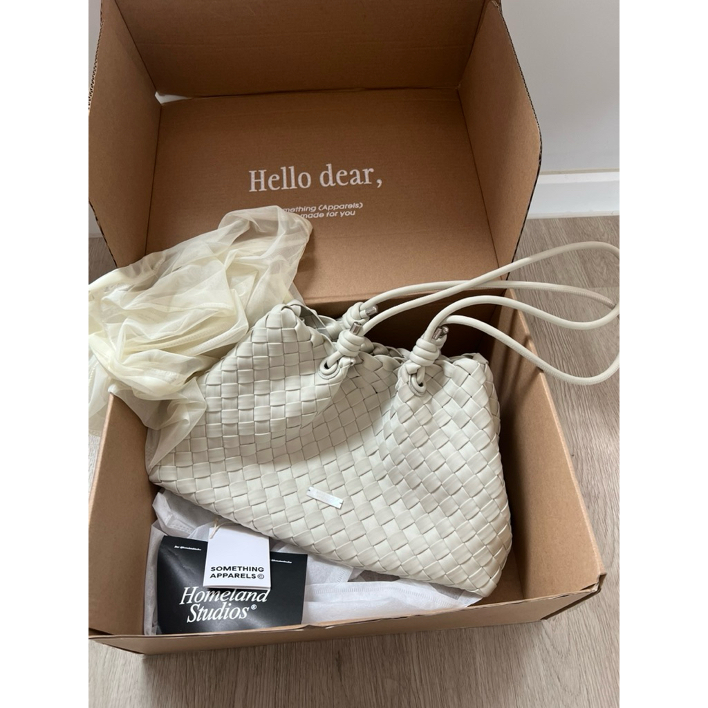 Used สภาพดีมาก❤️กระเป๋าสาน Somethingapparels Jardin Bag