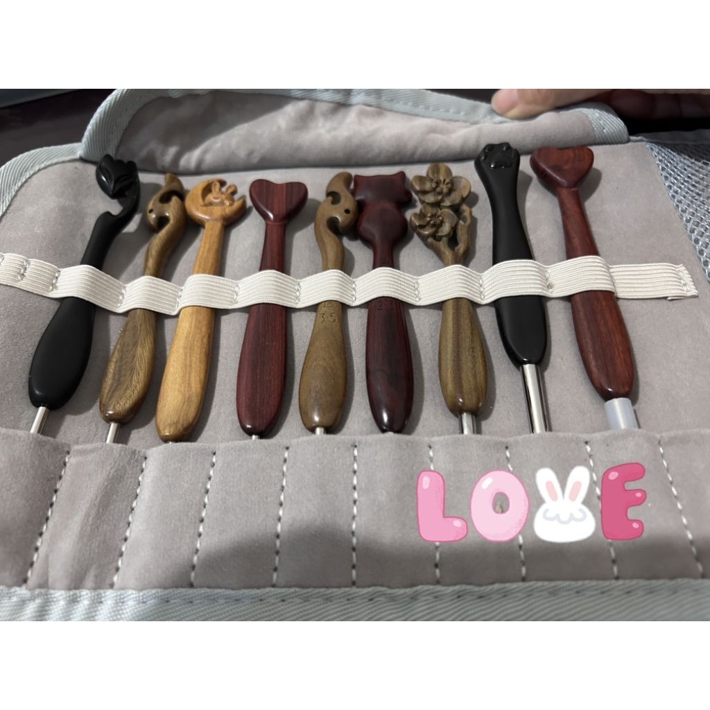 เข็มถักโครเชต์ไม้หวงถาน พร้อมเข็มสแตนเลส ด้ามจับไม้ ถักไหมพรม DIY งานฝีมือ ราคา ถูกที่สุด ดีลบีเคเค แกลเลอรีภาพที่ 3