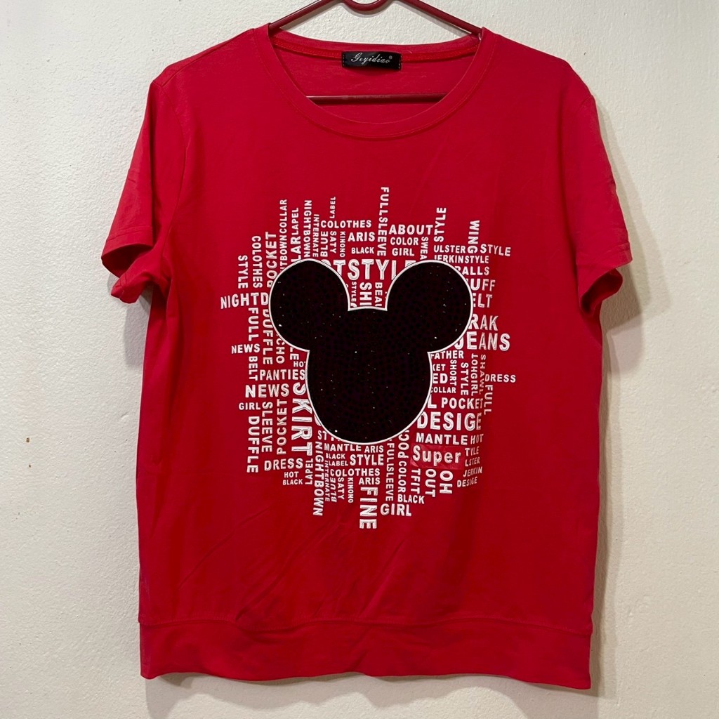 เสื้อยืดสีแดงลายมิกกี้เมาส์ mickey mouse