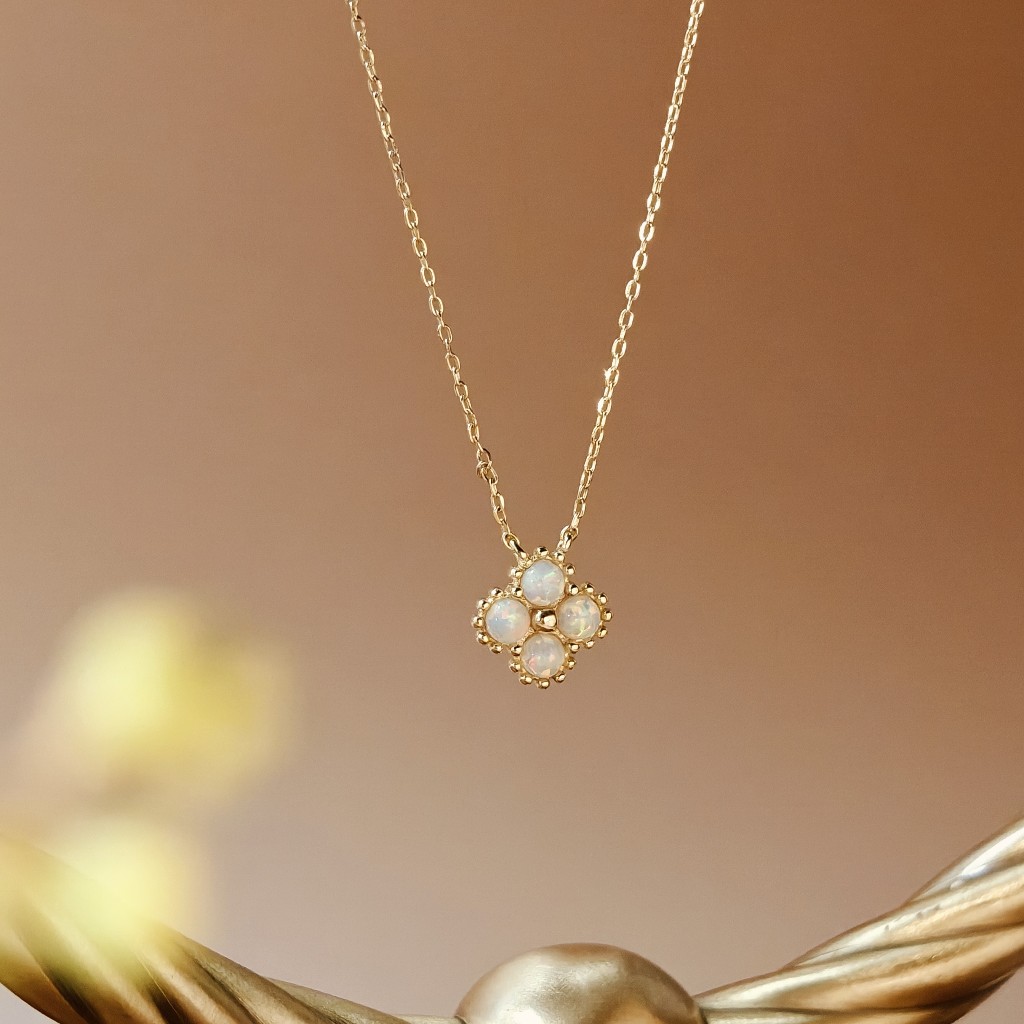Vachana - Sterling Silver 925 Lucky Four Clover Leaf Necklace (สร้อยคอเงินแท้ 92.5%)