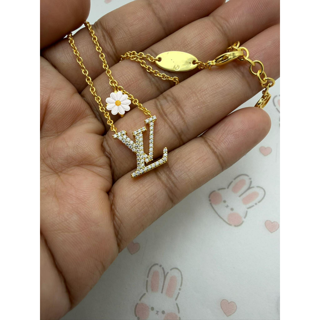 พร้อมส่ง สร้อยคออักษรฝังเพชรเพชรสวารอฟสกี้ สีทอง  ทองเหลือง ไม่แพ้  เป็นมิตรต่อผิว