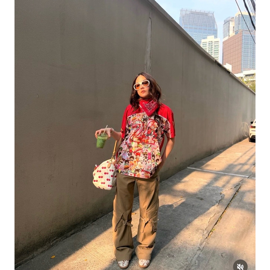 Monchichi oversize❤️ เสื้อบอลสุดเก๋สไตล์แม่ชมพู่งานผ้าบอลตัดแต่งพิมพ์ลายและสกรีน chom pink polo เสื้อแขนยาวผ้ากำมะหยี่ ราคา ถูกที่สุด ดีลบีเคเค แกลเลอรีภาพที่ 7