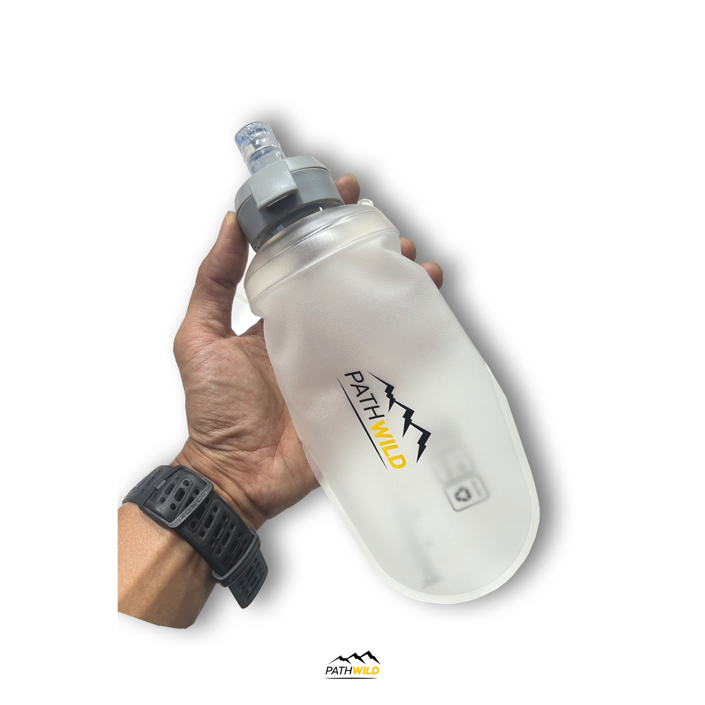 PATHWILD SOFT FLASK 500ML FLAP CAP ขวดน้ำนิ่ม สีขาว ใส่เป้น้ำ ใส่กระเป๋า พับเก็บเล็กได้ น้ำหนักเบา