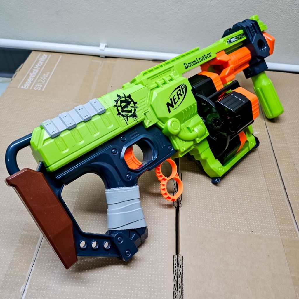 Nerf Zombie Strike Doominator มือสองแท้ รุ่นดังที่แฟน Nerf ทั่วโลกต้องรู้จัก