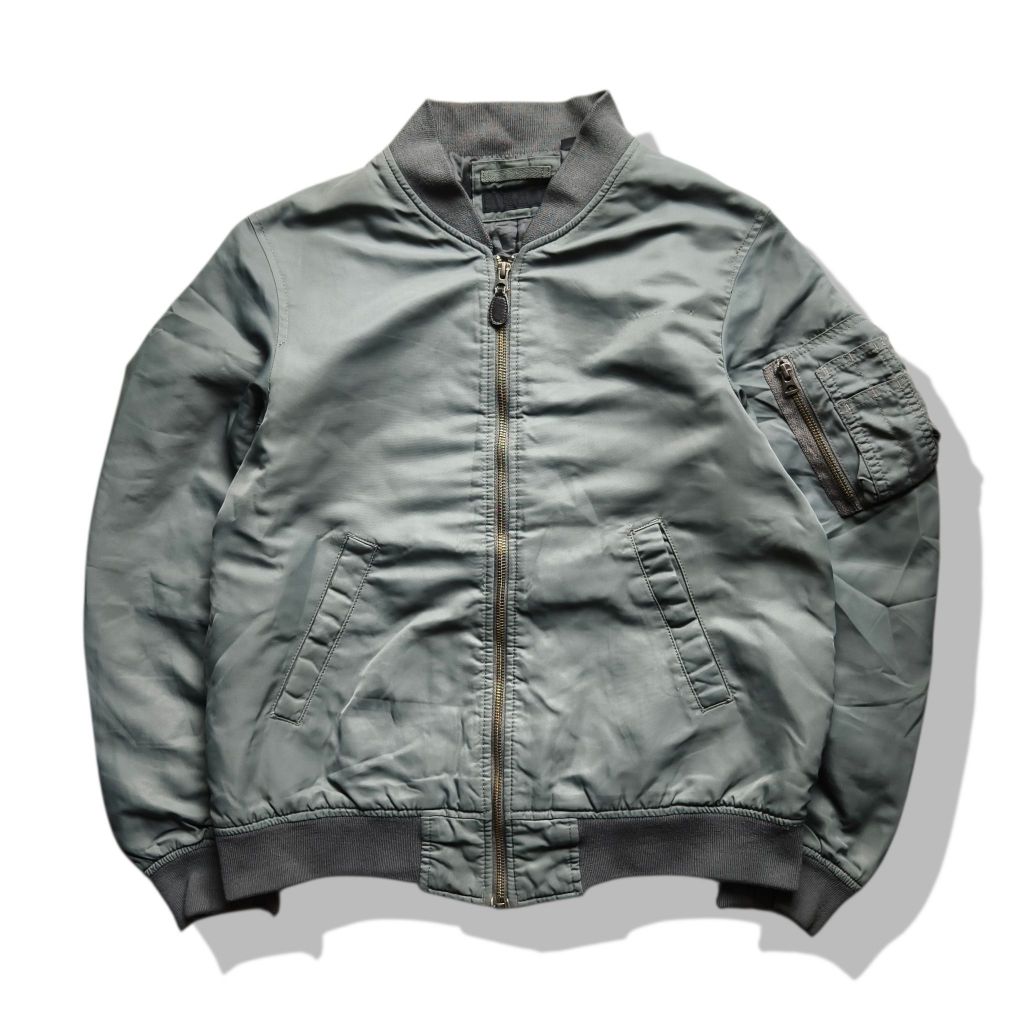 Uniqlo Military Green Bomber Flight Jacket(M02) มือสอง รอบอก 43”