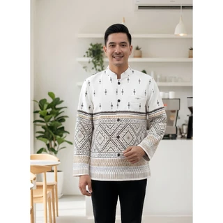เสื้อลายไทยผู้ชายแขนยาว เนื้อผ้าฝ้ายพิมพ์ลายหมักโคลน โทนสีขาว