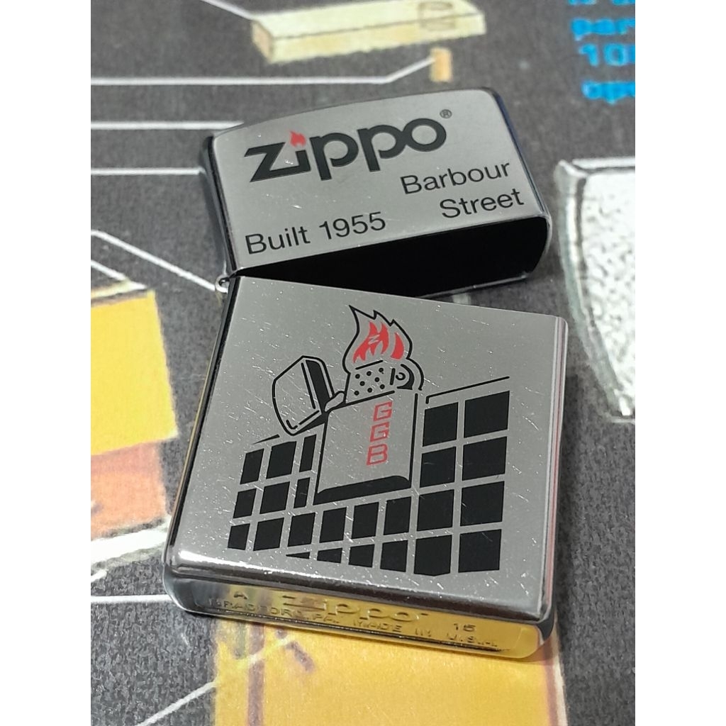 อะไหล่เฉพาะถังนอก zippo ขนาดมาตรฐาน สีเงินผิวโครเมี่ยมลายแบบสกรีนรูป zippo ผลิตปี 2015 ของใหม่ไม่ผ่า