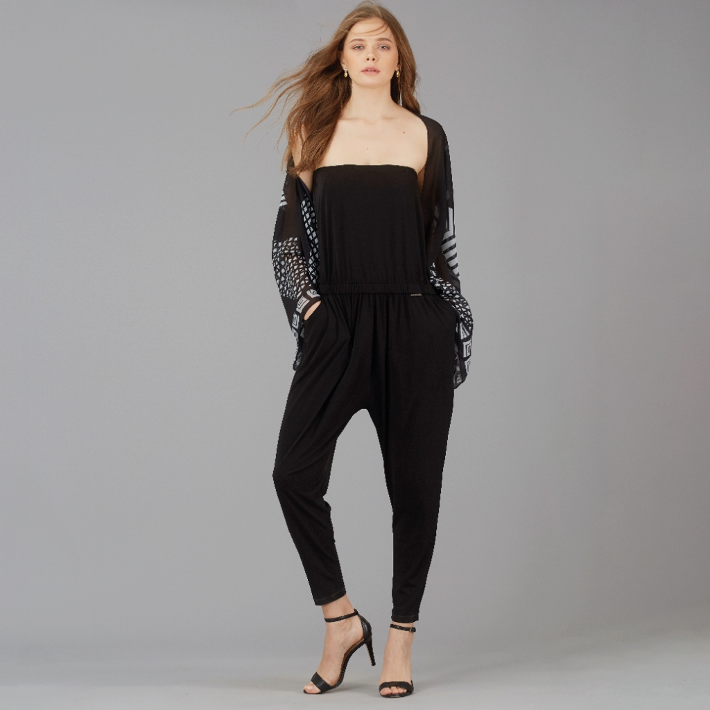 Guy Laroche ชุดเซ็ตเกาะอก กางเกงขายาว สีดำ GQ1HBL