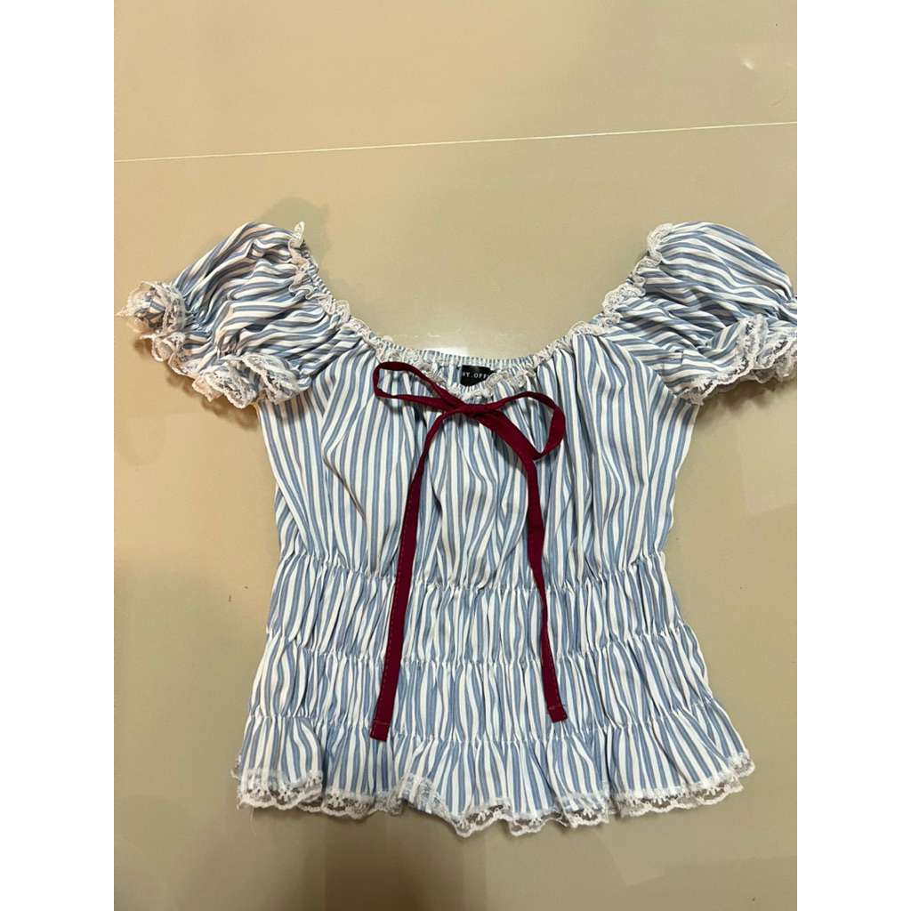 ส่งต่อ Mellow Crop เสื้อครอปแขนตุ๊กตาผู้หญิง แต่งจั๊มลายทาง ผูกโบว์ สไตล์คาเฟ่