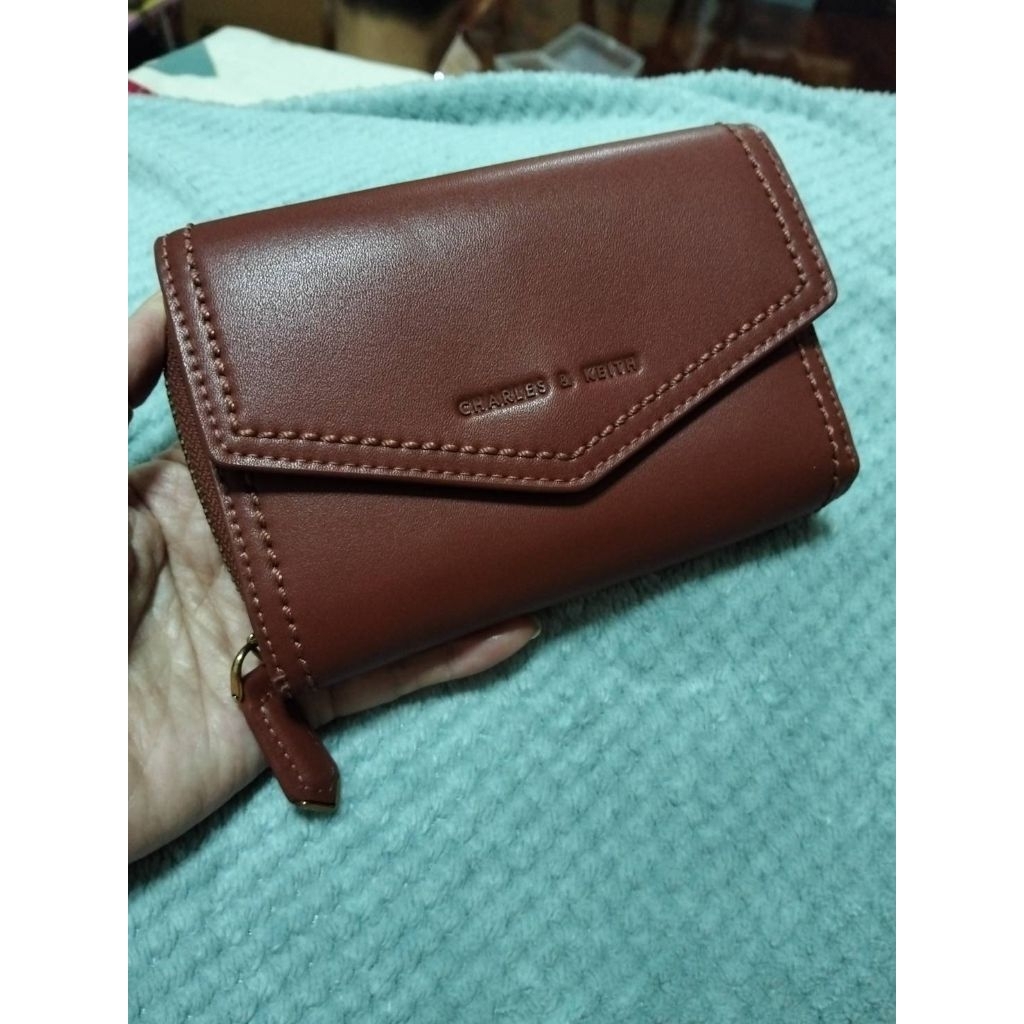 กระเป๋าสตางค์ Charles & Keith