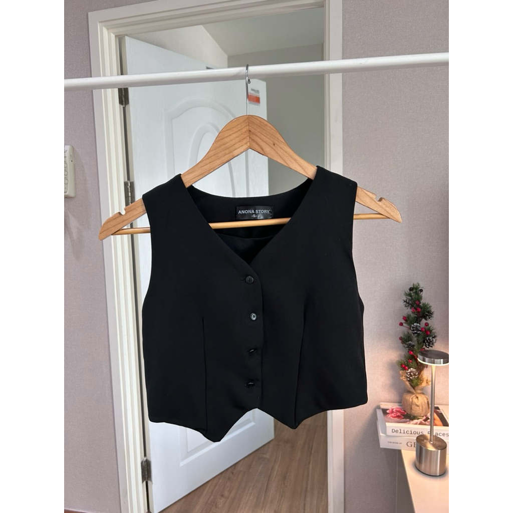[ส่งต่อมือ1🫧] ANONA STORY เสื้อกั๊ก สีดำ ทรงสวย มีซัพใน