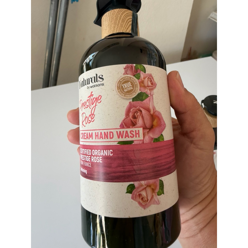 ครีม ล้างมือ วัต สัน Naturals By Watsons With Prestige Rose 🌹  ขนาด 400 ml