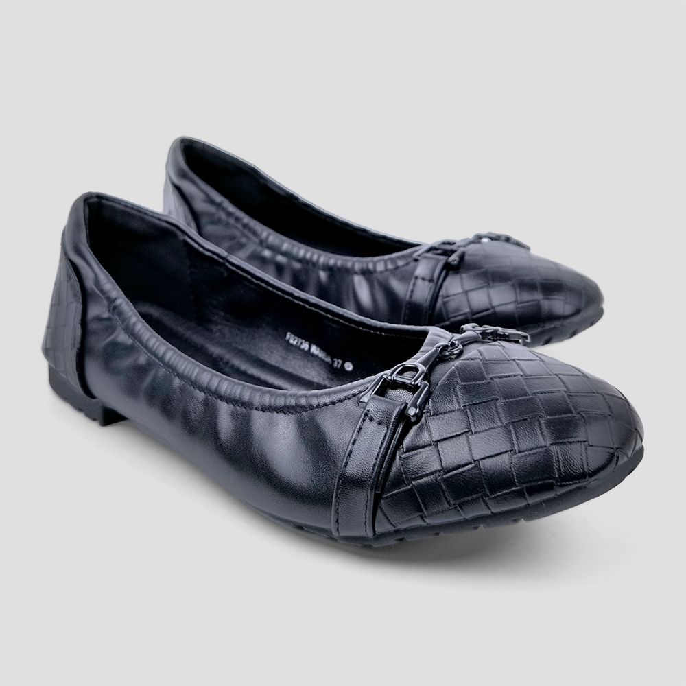 ST.JAMES รองเท้าคัทชูหนัง PU / รองเท้าส้นแบน หัวมน ส้น 1.3 ซม. รุ่น WANDA สี BLACK | รองเท้า ผู้หญิง