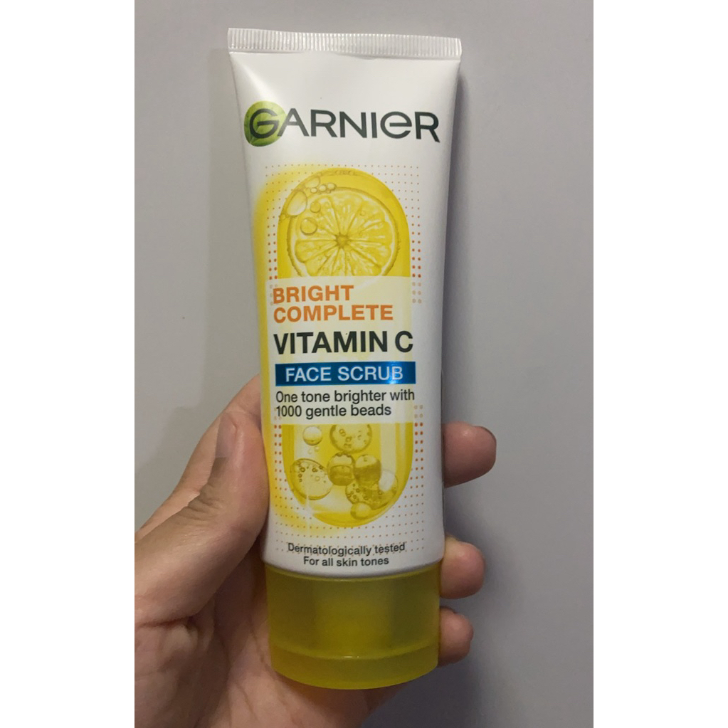 [100 ml.] Garnier Bright Complete โฟมล้างหน้า แบบ สครับ