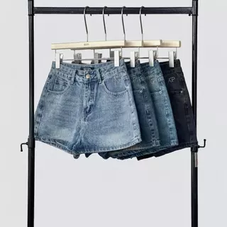 Atipashop - Leather Patch Short Jeans (#ATP604) กางเกงยีนส์ขาสั้น ดีเทลกระเป๋าหนัง