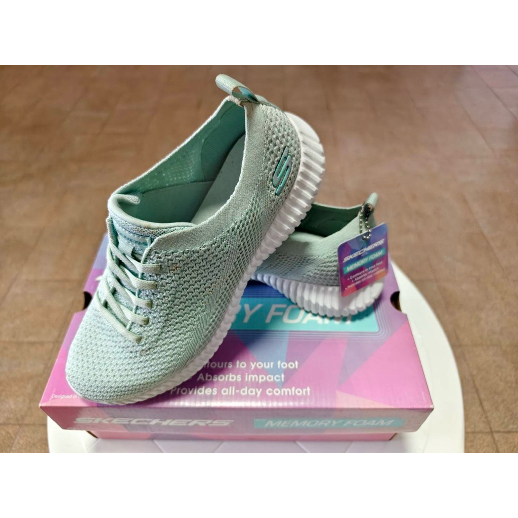 รองเท้า Sketchers  ผู้หญิง (มือสอง) US 7/24 CM