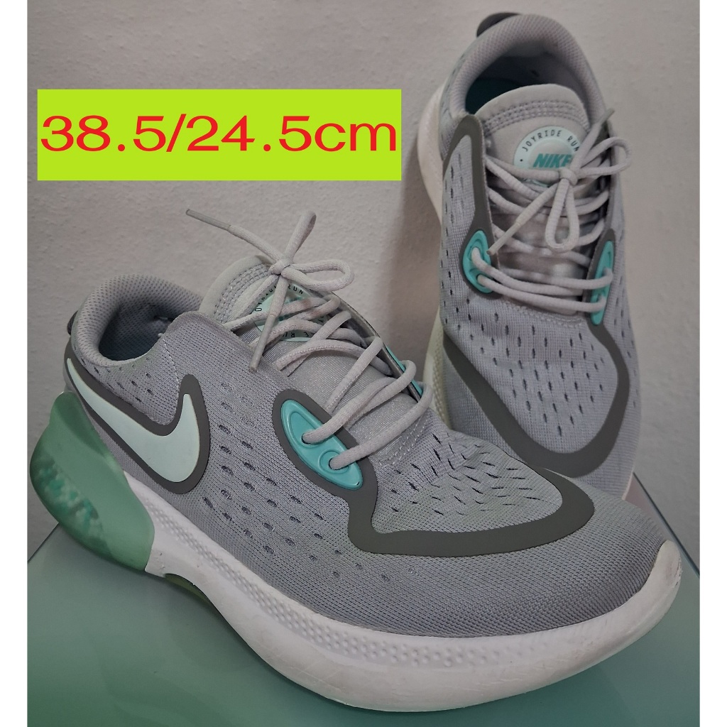 (แท้100%) NIKE รองเท้าวิ่งไนกี้มือสอง สีเทาแถบเขียว นิ่มมาก