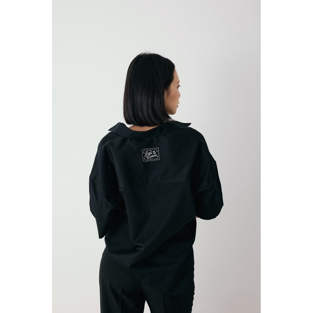 BAD WARDROBE Lynn Oversized Shirt เสื้อเชิ้ตแขนสั้นโอเวอร์ไซส์ลินน์