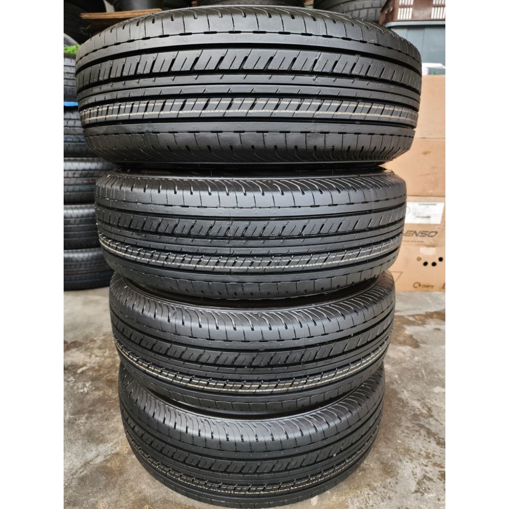 ยางถอดป้ายแดง  215 70R15 Bridgestone Duravis R611  เส้นสีชัดๆสภาพเหมือนใหม่  ปี22 23 24 25 26