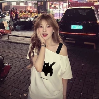 เสื้อยืดแขนสั้น ✨ สายสะพายเอียง 🎀 สไตล์เกาหลี น่ารักสุดๆ | ลาย เจ้าเหมียว น้องน่ารัก | ทรงใหญ่สบาย ไม่อึดอัด | ผอมทันท