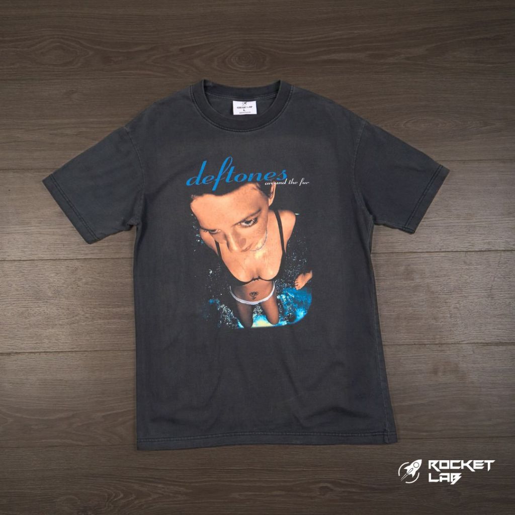 Rocket Lab เสื้อยืดสีฟอกเฟดRocket LAB – เสื้อยืด Unisex สีดำ  • ปลดล็อกสไตล์วินเทจสุดเท่ด้วยเสื้อยืด