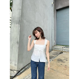 IVY TOP - เสื้อแขนกุดดีเทลแต่งขอบลูกไม้ ช่วงปลายแต่งระบาย (nita.bkk)