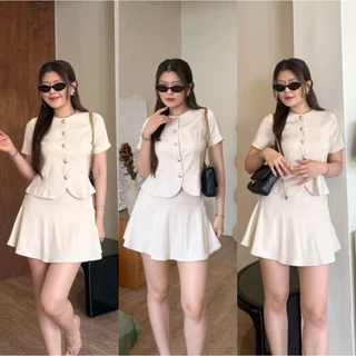Coco Set : ชุดเซ็ทกระโปรงสั้นเสื้อคอกลมแขนสั้น เสื้อแขนสั้นแต่งกระดุมทอง กระโปรงสั้นแต่งระบายมีซับ BETTY (B056)