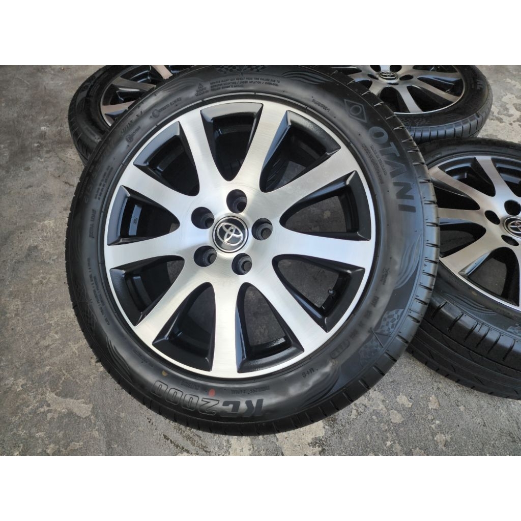 ราคาต่อชุด ล้อ Toyota Camry ขอบ 17ยาง 215 55R17 Otani ปลายปี 24ล้อพร้อมยางสภาพสวยจัด