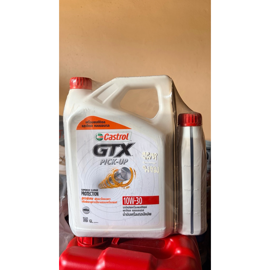 น้ำมันเครื่องยนต์ดีเซลและดีเซลคอมมอนเรล Castrol 10W-30 ขนาด 6+1 ลิตร