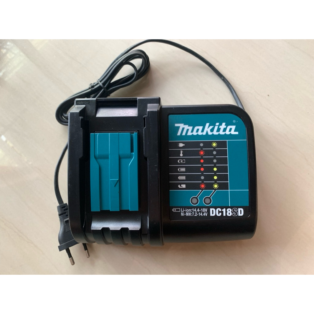 แท่นชาร์จแบตเตอรี่ Makita DC18SD