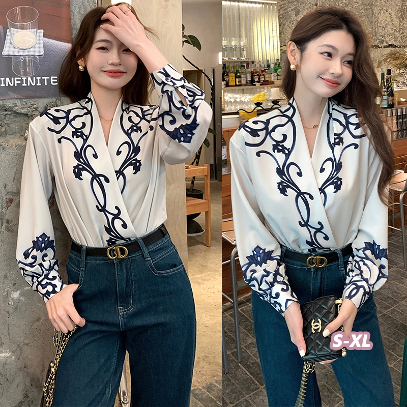 🌻Grace🌻 (พร้อมส่ง) เสื้อแขนยาวพิมพ์ลาย เสื้อแขนยาว ผ้าไหมอิตาลีพรีเมี่ยม สีครีม เสื้อคอวีไขว้ด้านหน้า 99218