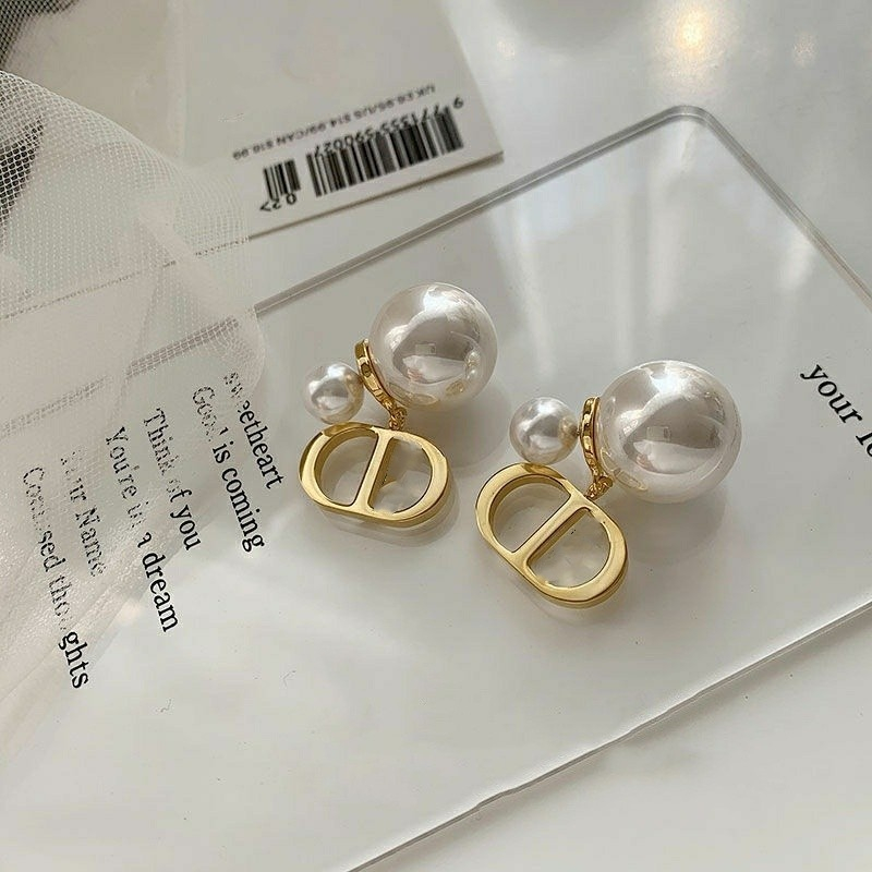 Two-Way Wear Pearl Stud Earrings French Retro Luxury CD Letter Pearl Earrings ราคา ถูกที่สุด ดีลบีเคเค แกลเลอรีภาพที่ 3