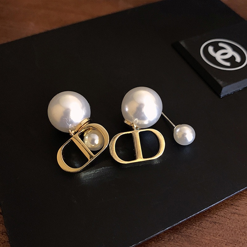 Two-Way Wear Pearl Stud Earrings French Retro Luxury CD Letter Pearl Earrings ราคา ถูกที่สุด ดีลบีเคเค แกลเลอรีภาพที่ 5