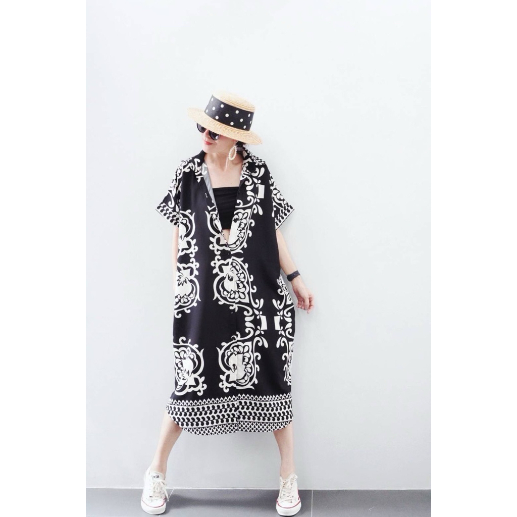 เดรสปกเชิ้ตทรง oversize ผ้าไหมอิตาลี มีน้ำหนัก สวยมากๆ ค่า ใส่ปล่อยๆ น่ารักมากๆ จัดด่วน หมดแล้วหมดเลยน๊า