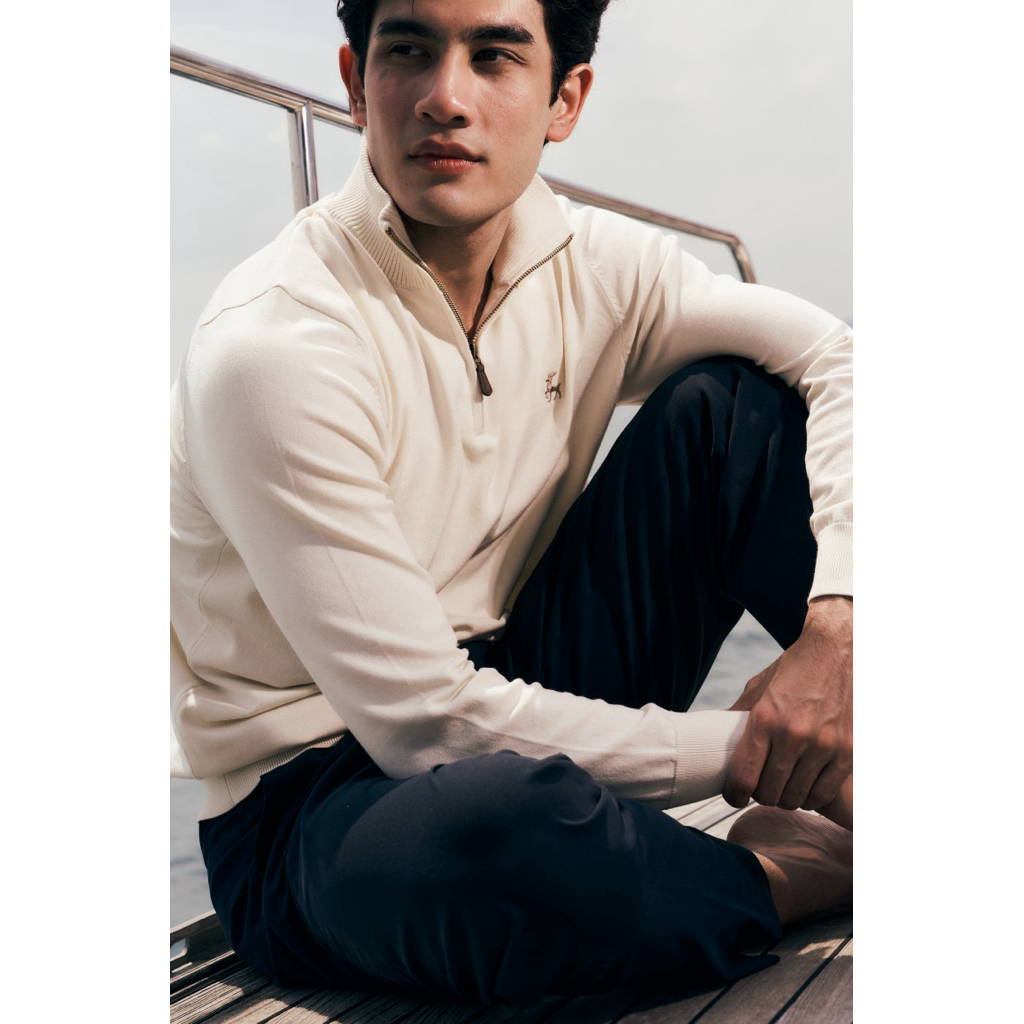 [CODE20ทักแชท] The Finery – Quarter Zip Sweater สีครีม Cream | ผ้า Cotton 100% Summer Knit | ทรง Slim Fit | ปักโลโก้กวาง