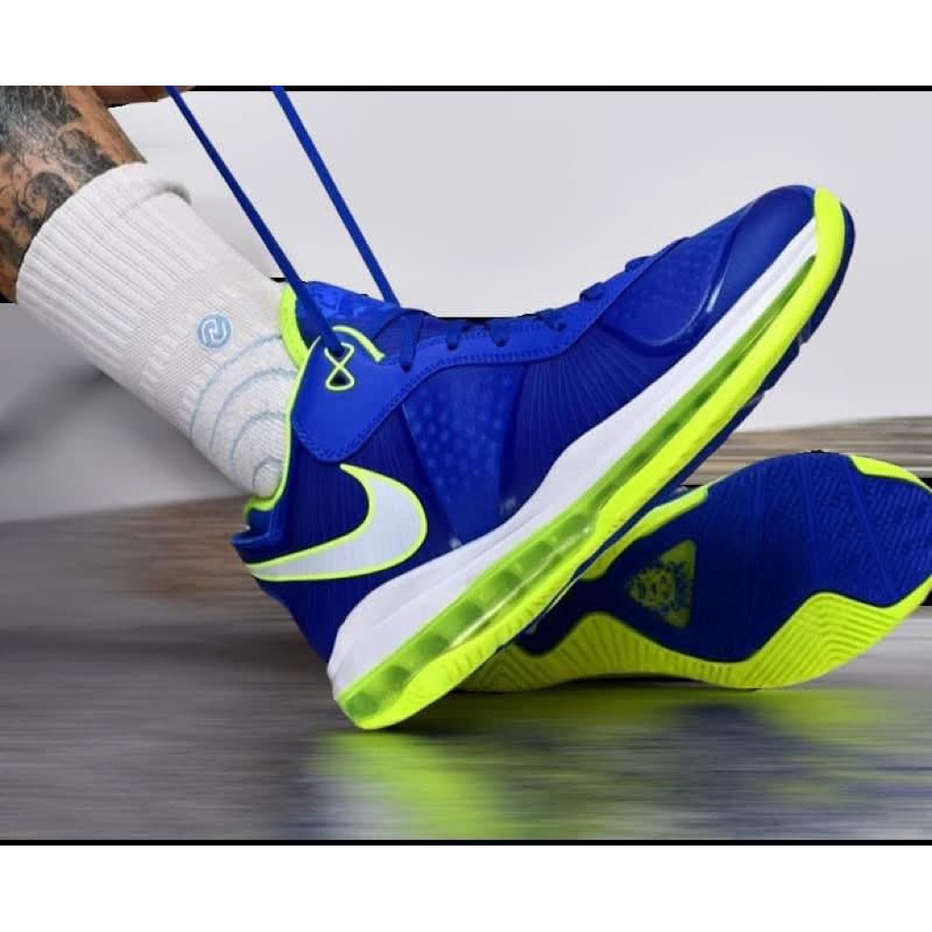 Lebron 8 V2 Low (Size 8US)