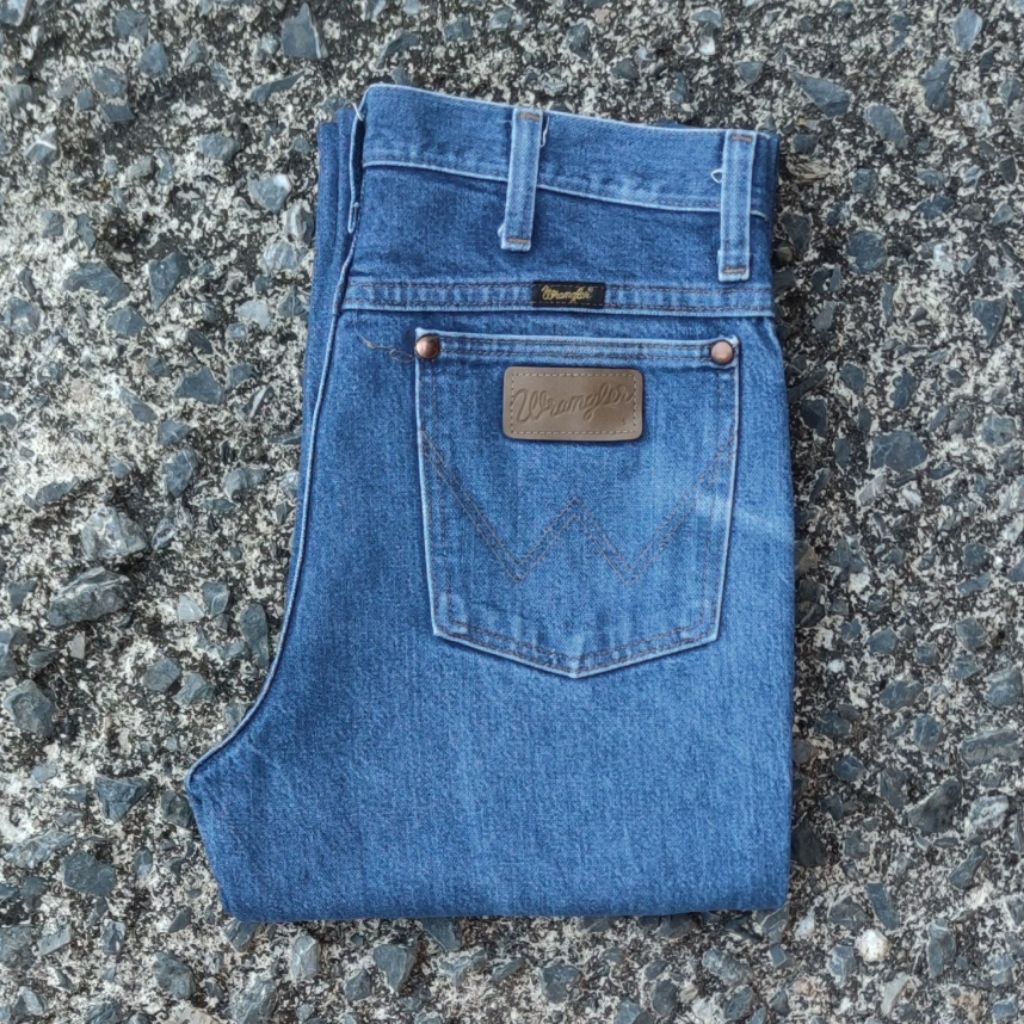 W15/30 กางเกงยีนส์มือสอง Wrangler รุ่น 936DEN เอววัดจริง 30.5" ยาวทั้งตัว 42.5" ปลายขา 8" ผลิต Mexic