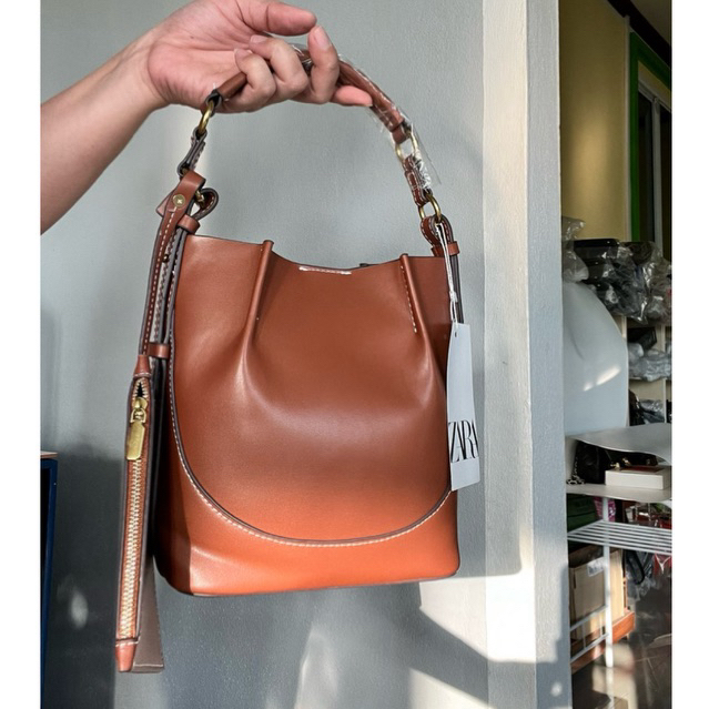 zara กระเป๋าสะพายผู้หญิง ซาร่าทรงถัง สายสะพาย 2 เส้น เก็บโค้ดส่งฟรี(ZARAถัง)
