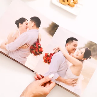 Photobook: โฟโต้บุ๊คทำง่าย ปกแข็ง 8x8 ทำเองบนแอป - ปกติ (20 หน้า) หรือ กางได้ 180° (12 หน้า)