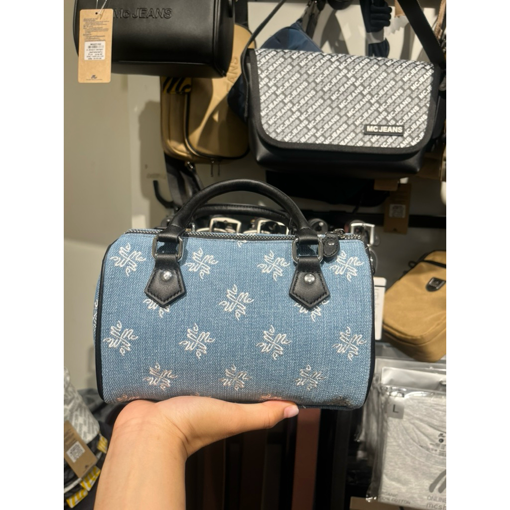 MC JEANS กระเป๋าสะพายข้างผู้หญิง M02Z134 สีฟ้าอ่อน ของแท้พร้อมถุงช้อป ผ้าคอตตอน สินค้าพร้อมส่ง