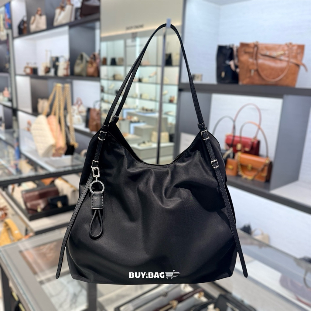 CHARLES & KEITH  กระเป๋าโท้ทผ้าไนลอนรุ่น Levy