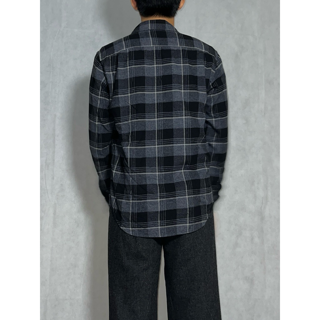 เสื้อเชิ้ตผ้าแฟลนเนล (Flannel Shirt) 👔 Uniqlo แขนยาว ลายตารางสีเทา-ดำ
