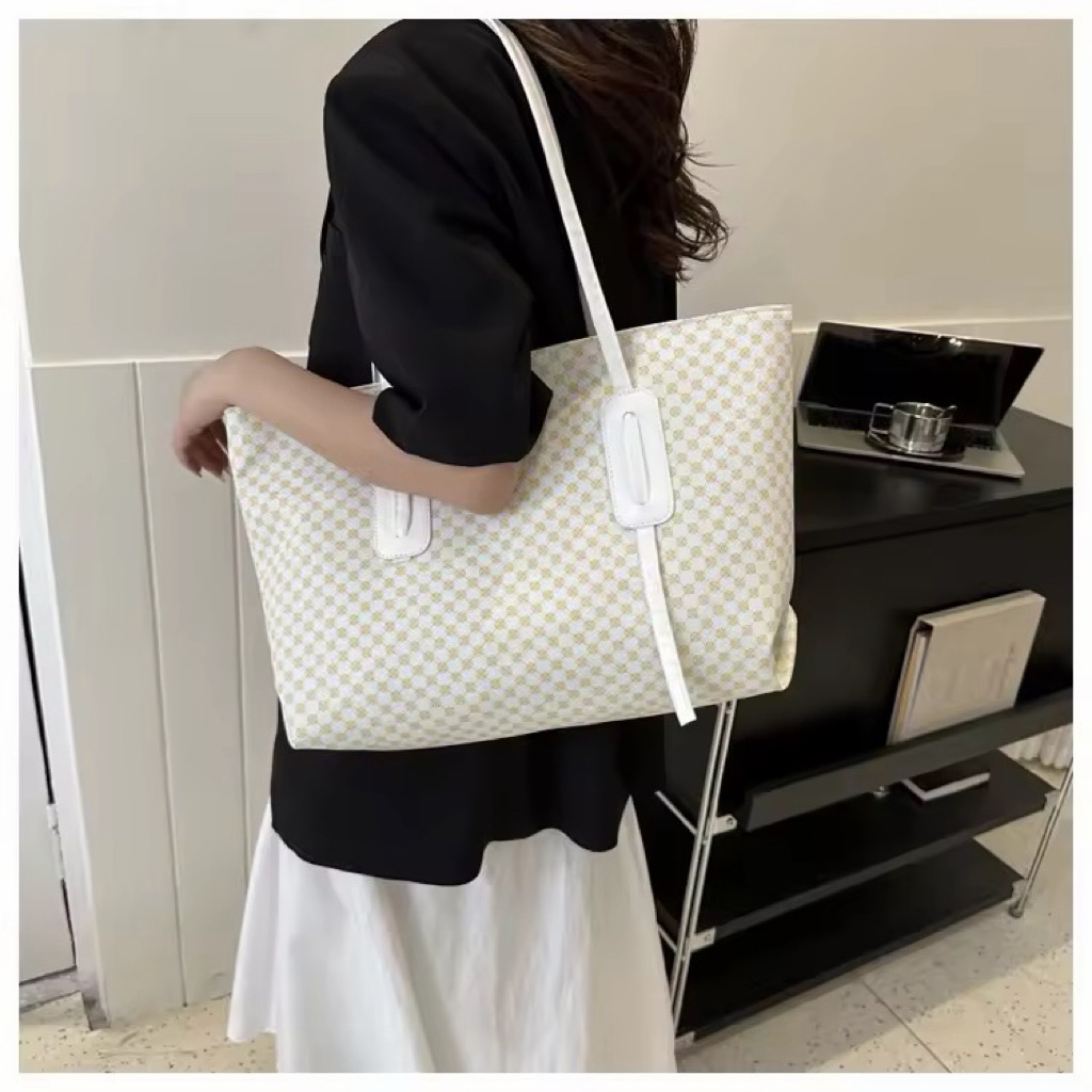 กระเป๋าPU กระเป๋าสะพายหลังผู้หญิง สีดำ B1B2