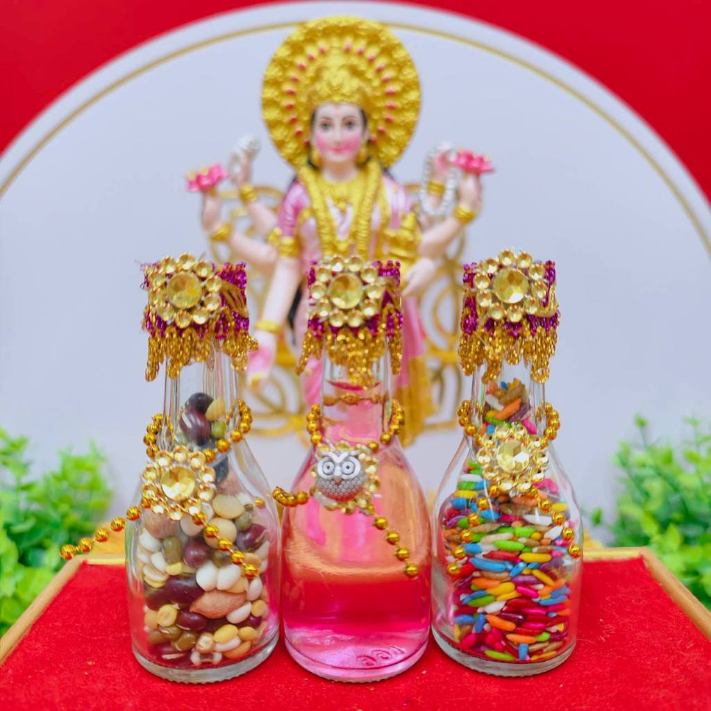 ชุดไหว้ 3 ขวดวิเศษ ถวายพระแม่ลักษมี ข้าว 9 สี ถั่ว 9 สี น้ำกุหลาบ ขวดยาว ตกแต่งสวยงาม