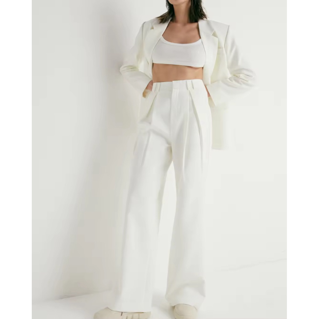 used genesis apparel สั่งตัด เอว 26 สะโพก 37 นิ้ว ไม่มีตำหนิ